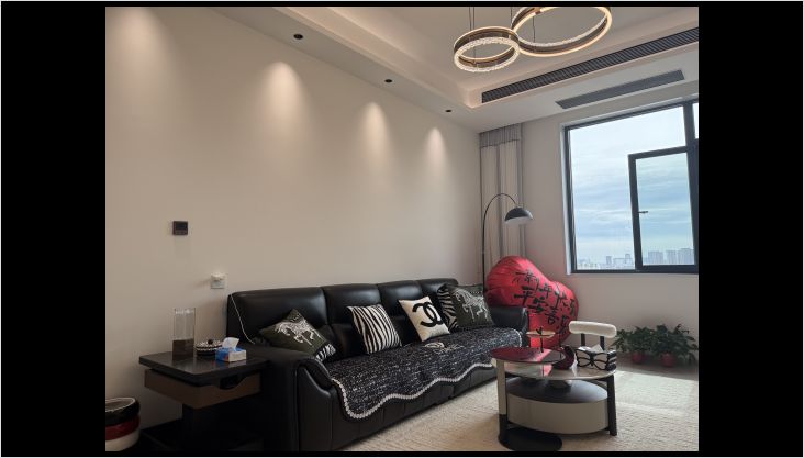 恒大學(xué)庭103現(xiàn)代簡約實(shí)景